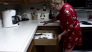 Granddaughter with old lady penetrates her cunt with fake