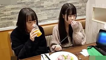 日本の１８歳素人で黒髪美女２名の３ｐ。フェラや２回中出しハメ撮りセックス。無修正です。