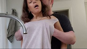 Hot wife gets drilled in the kitchen while doing dishes