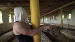 BROMO.com - Tattooed Luke handjob outdoors