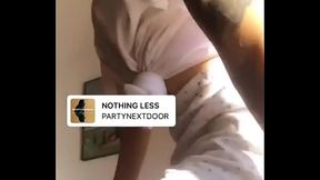Taichu Moviendo Las NALGAS