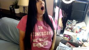 Yawning MILF Doing Makeup/nails Some Chat
