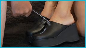 Foot fetish fun with MILF Stella in clogs - free porn E25