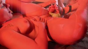 duas gostosas esfregando e lambendo muito os pesinhos