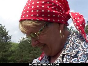 Old lady fucked outdoor in nature