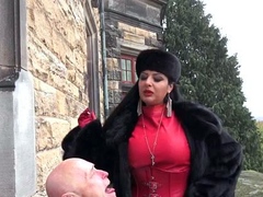 Ezada Sinn – Human ashtray on the freezing balcony