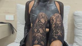 Foot bitch cum and worship feet of your goddes