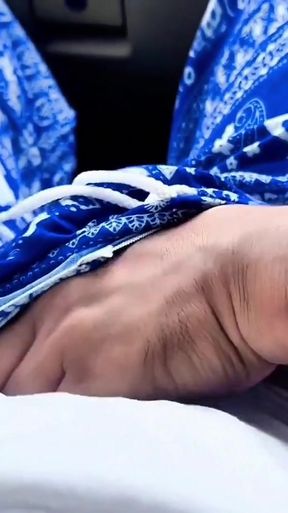 Istri pelajar berhijab yang hot dan seksi ngajak dia dari universitas Jakarta. Cewek itu mainin kontolku di samping&hellip;   Clip 1