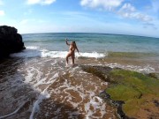 Esta rubia llaga decidida a la playa a tocarse y a comerme la polla.