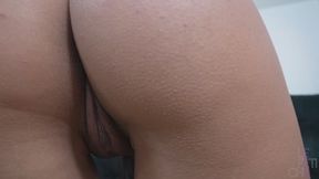 Venha se deliciar com meus super-peidos fedorentos e barulhentos, eu sei que você adora! by Morgana Muniz (part04-06)