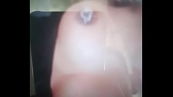 Novinha safada peituda com piercing no peito