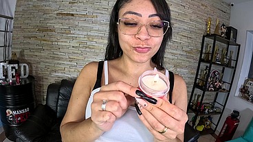 Chupando e brincando com meu cuzinho com um pau gostoso e alguns brinquedos