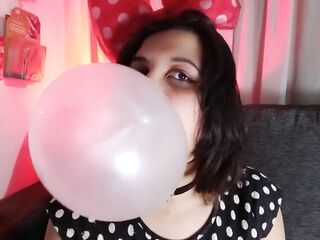 Making a Bubblegum Mess - Minnie Outfit - Bunny Looner