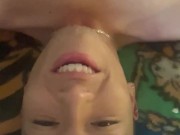 Joven se corre en su misma cara