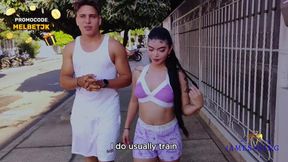 Girl pays a stranger who exercises to go to the bathroom with sex