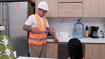 THE PLUMBER COMES TO CHECK THE PIPES AND I END UP PAYING WITH MY PUSSY &ndash_ LA ROLA AND DANICLARK