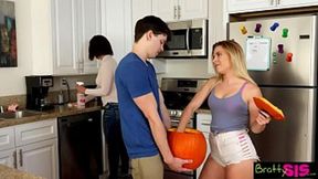 Stepsis Aubrey spies on her horny&#x1F975; stepbrother screwing the family pumpkin