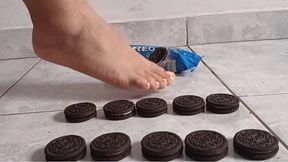 Panoramic View: Slow Cookie Crushing Under My Feet