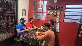apostou no baralho e rolou orgia entre os participantes - 01