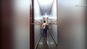 cogida caliente con cono peludo: estudiante universitaria cachonda recibe verga del profesor luego de salir de clases a cambio de aprobar el examen.