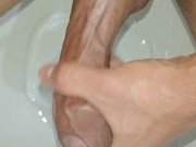 PISSING LARGO Y PLACENTERO, SONIDO NATURAL, POLLA GRANDE Y VENOZA, PRIMER PLANO