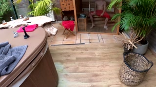 Une petite salope se fait défoncer dans le sauna public par&nbsp;ultra hot (4K)