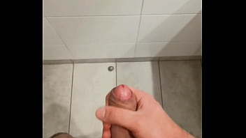 S&aacute_tiro Chileno Disparando su Semen tras Rica Paja