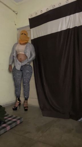 big ass showing clwavage porn video  big boobs tight cross dresser   Clip 1