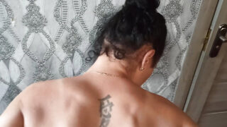 พี่ชายเย็ดตูดสาวใหญ่ยุโรปมือสมัครเล่นและให้เธอแตกในด้วยควยใหญ่