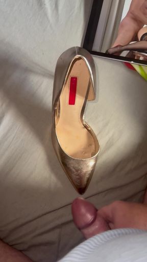 Cum on gold jeels