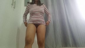 My Perverted Stepmom Makes Sexy Movements on Her Body and Sprouts Her Rich Wet Pussy.