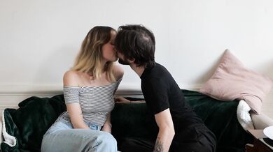 French amateur - Taste game, i am kissing my best friend and lauging with her (FR Sub ENG)
