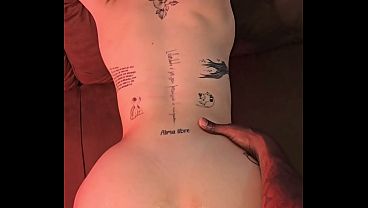 Fui conhecer a casa do Jef&atilde_o, e ele com aquele pau dotado me colocou pra mamar, fodeu minha bucetinha e meu cuzinho, sai de l&aacute_ toda arrombada