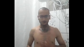 TIH DJC TOMANDO BANHO