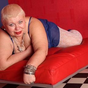 BIG MAMA WITH A THIN GUY