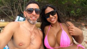Asian bombshell in bikini gets picked up at beach