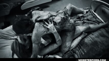 Monster Porn 25 12 05 Blake Blossom And Melody Marks Innocent Face 1 XXX