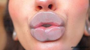 creamy silver melting kiss close up