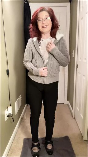Ellie Needs Your Cock - Custom