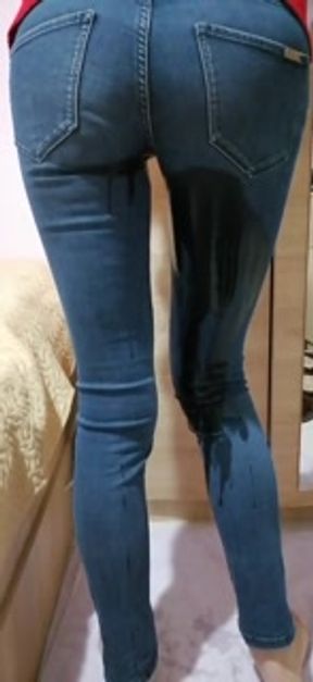 Pee Golden Shower - Gabbie Carter Piss in her Jeans
