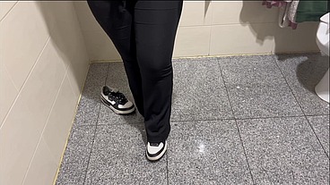 grabada por primera vez en el baño publico