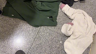 grabada por primera vez en el baño publico