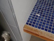 El hermano de mi novio me folla el culo y me da toda su leche en mi boca escondidos en el baño