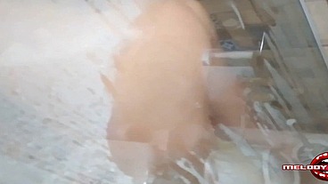 Greluda Famosinha das redes sociais fazendo muita putaria no banheiro!