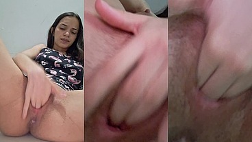 Brasileira Caseira Mostra Sua Buceta Bem De Perto E Se Masturba!