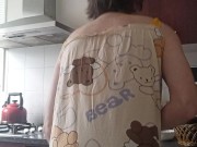 В ночнушечке с мишками на кухне, Auckland.