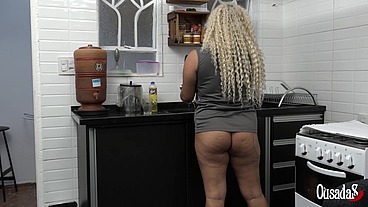 Estava lavando minha louça quando meu gostoso veio e encheu meu rabo de porra - Angel Takemura - Rob Carvalho