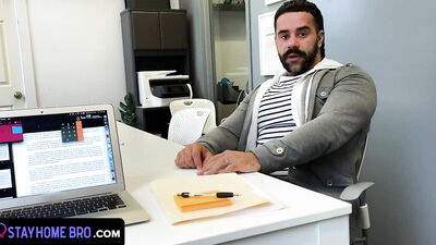 Buff and bearded hunk gives head and takes a banging