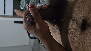 No puedo dejar de tocarme. Sabes que te gustaria hacerlo tú ;)