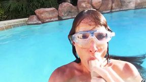 Brunette Sofie Marie enjoys her pussy&#x1F32E;&#xFE0F; underwater